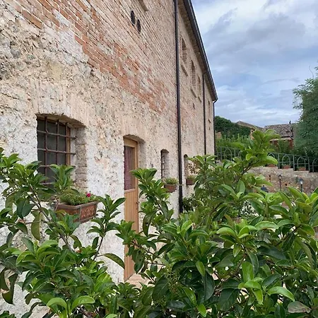 לינה וארוחת בוקר La Peschiera 3*